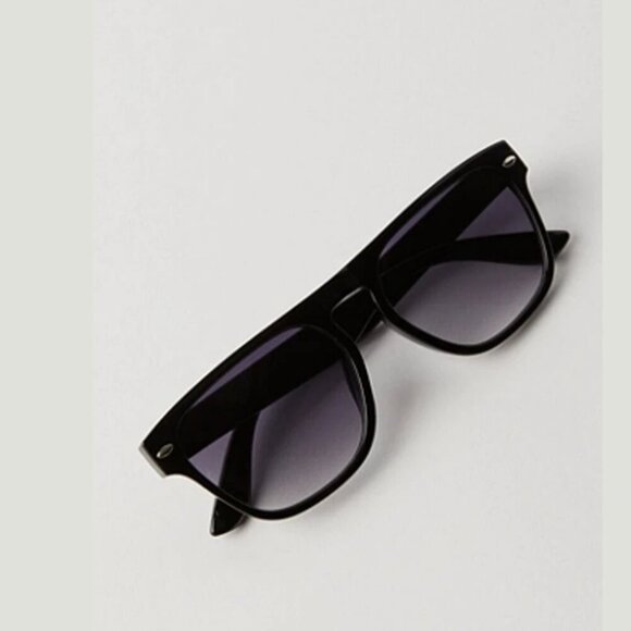 NWT Free People Percy Classic Rectangle Sunglasses in Black - Picture 1 of 3